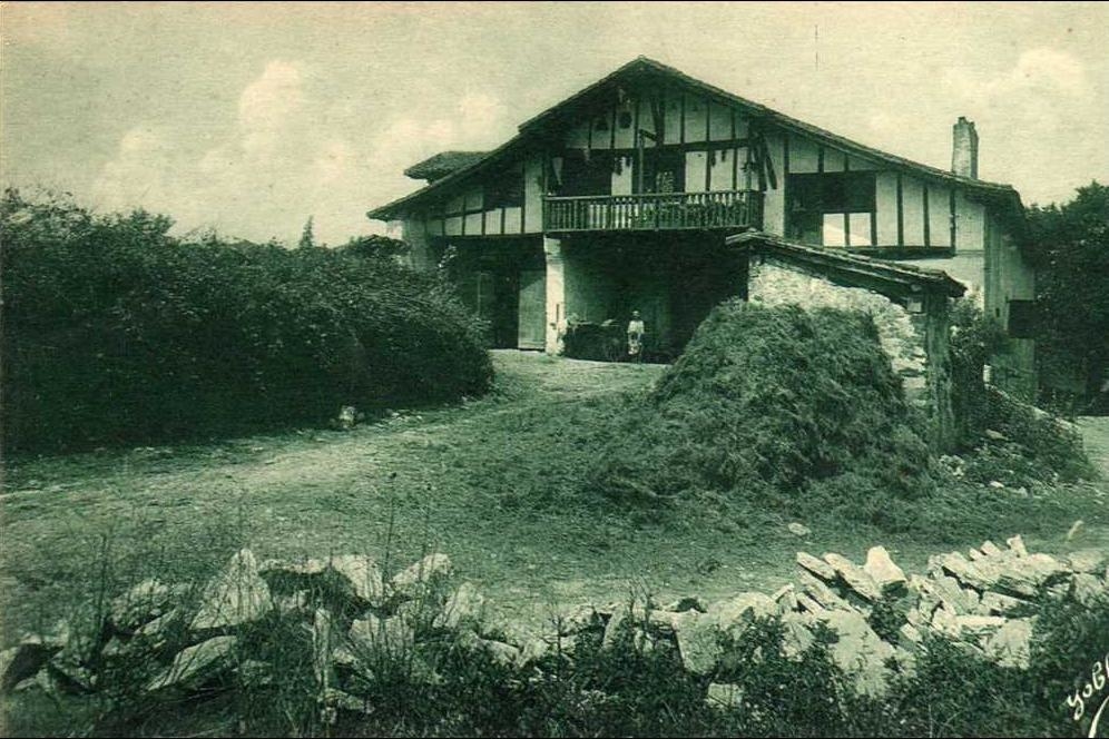 Photos et carte postales anciennes d'Ustaritz Mairie d'Ustaritz et sa ville