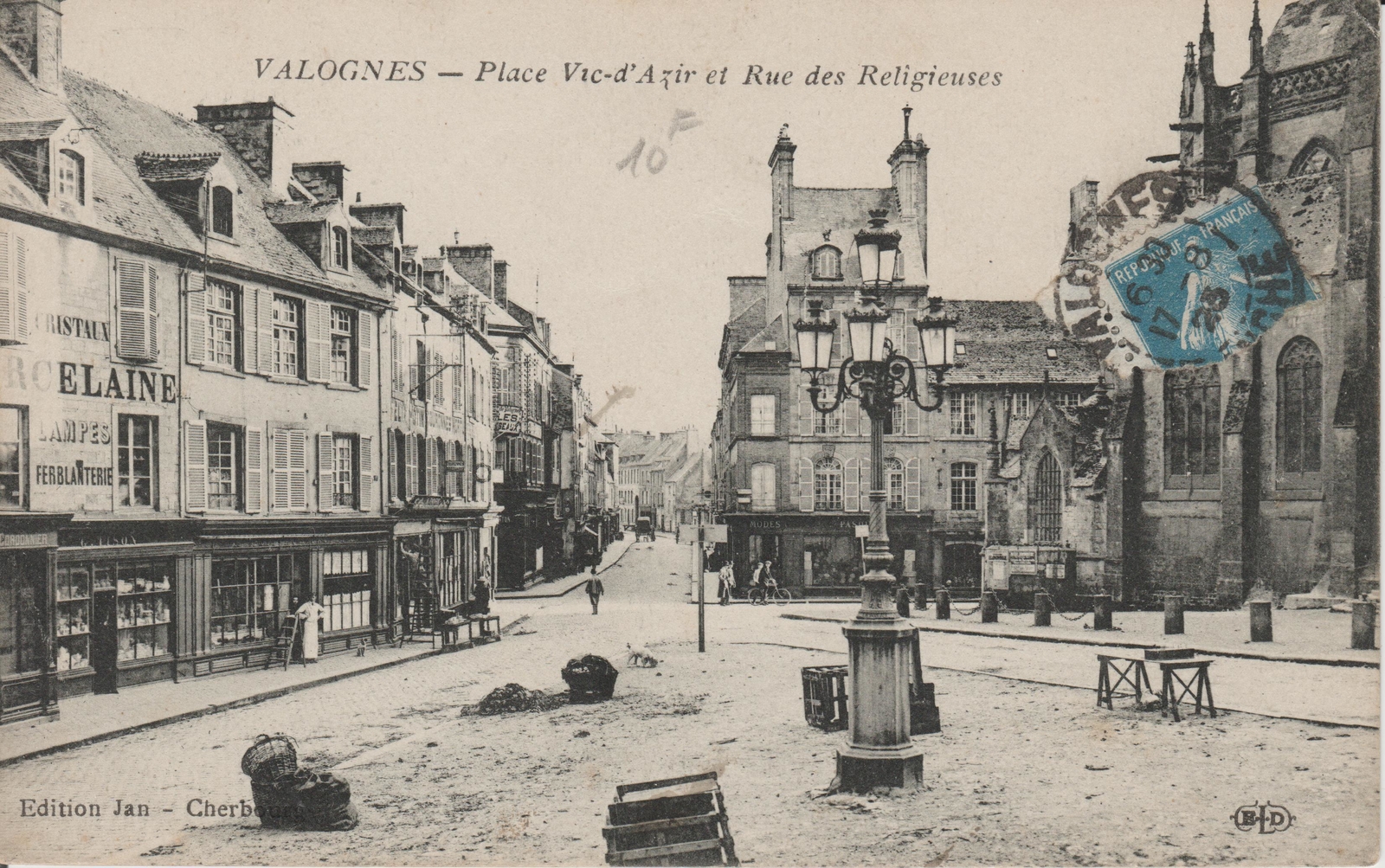 Photos et carte postales anciennes de Valognes Mairie de Valognes et