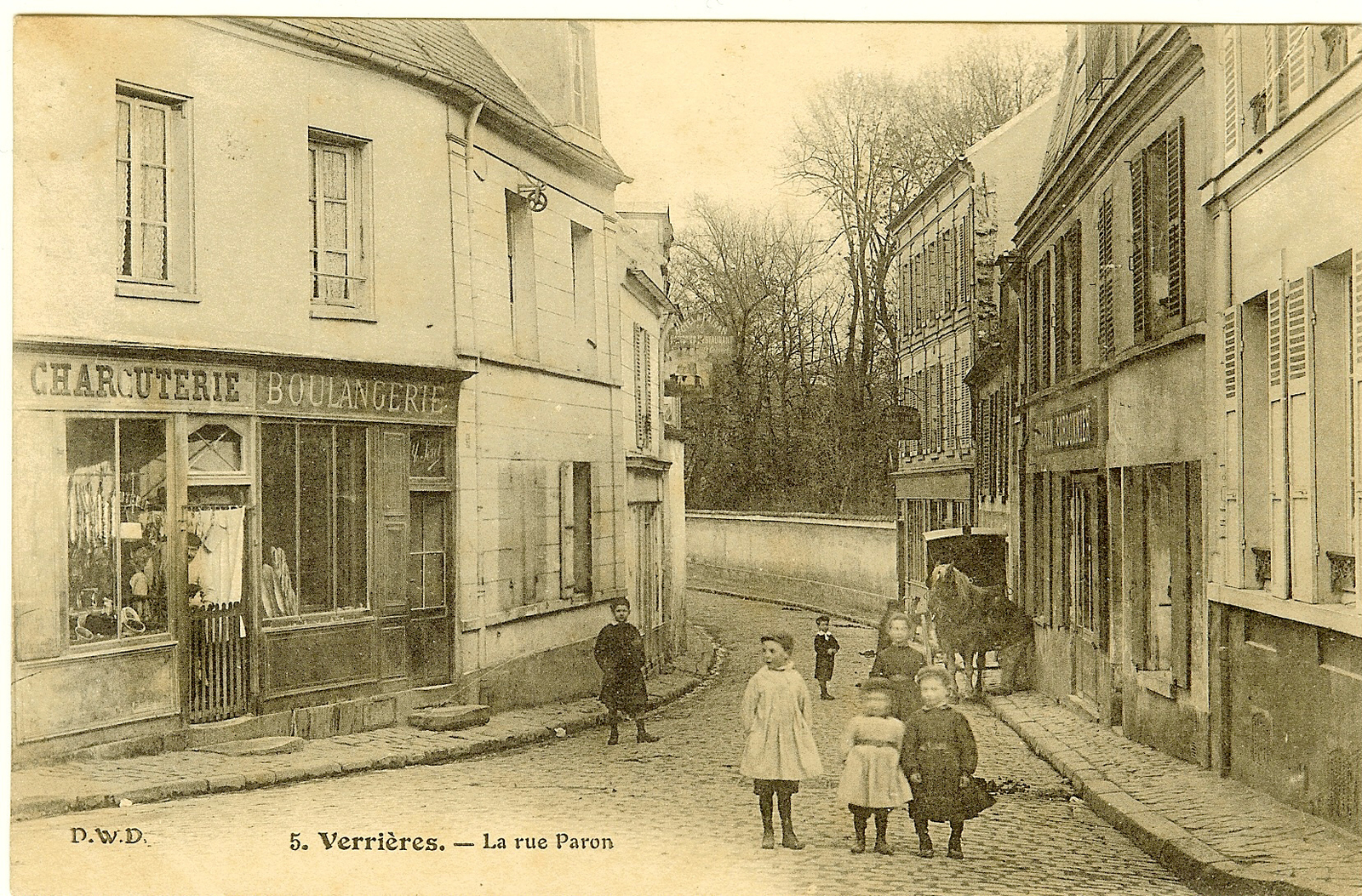 Photos et carte postales anciennes de VerrièresleBuisson Mairie de