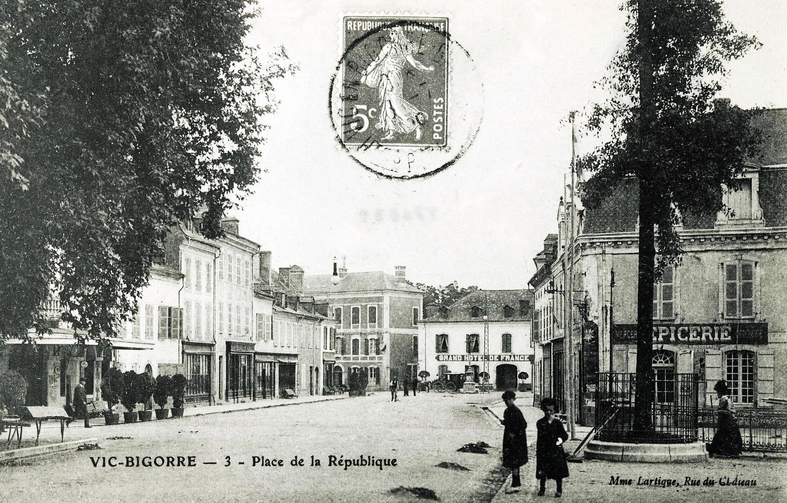 Photos et carte postales anciennes de VicenBigorre Mairie de Vicen