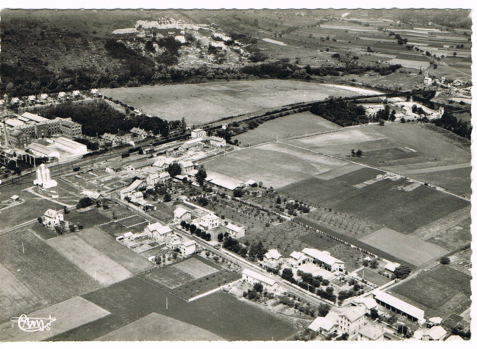 Photos et carte postales anciennes de Mairie de Vicle