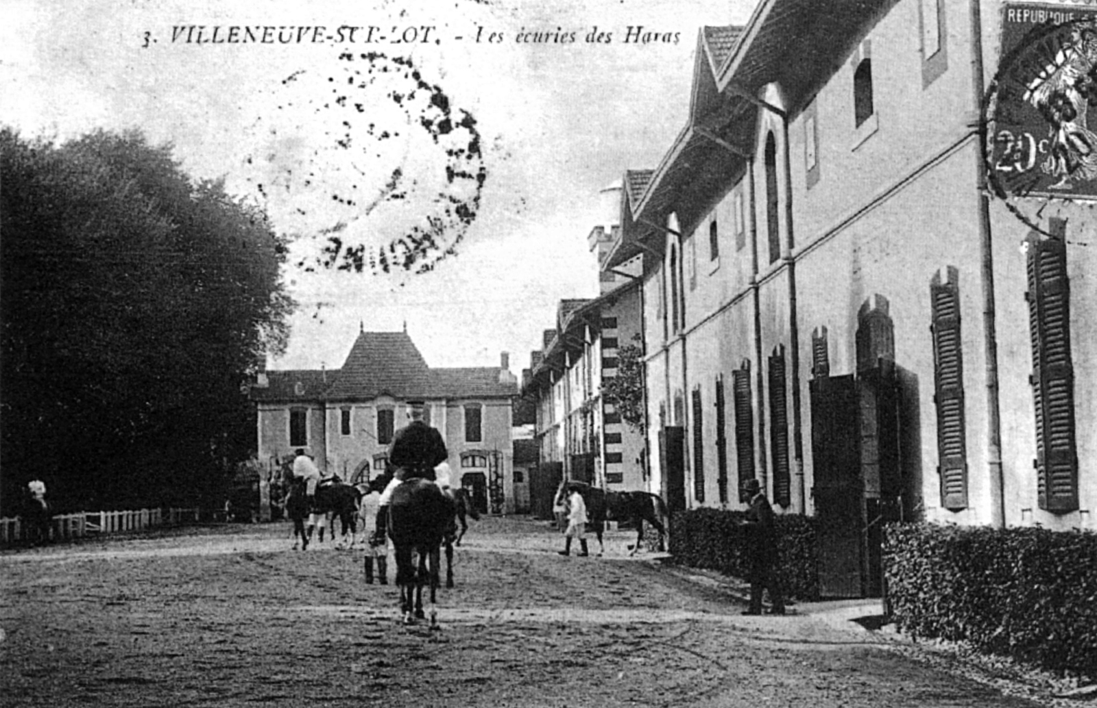 Photos et carte postales anciennes de VilleneuvesurLot Mairie de VilleneuvesurLot et sa ville