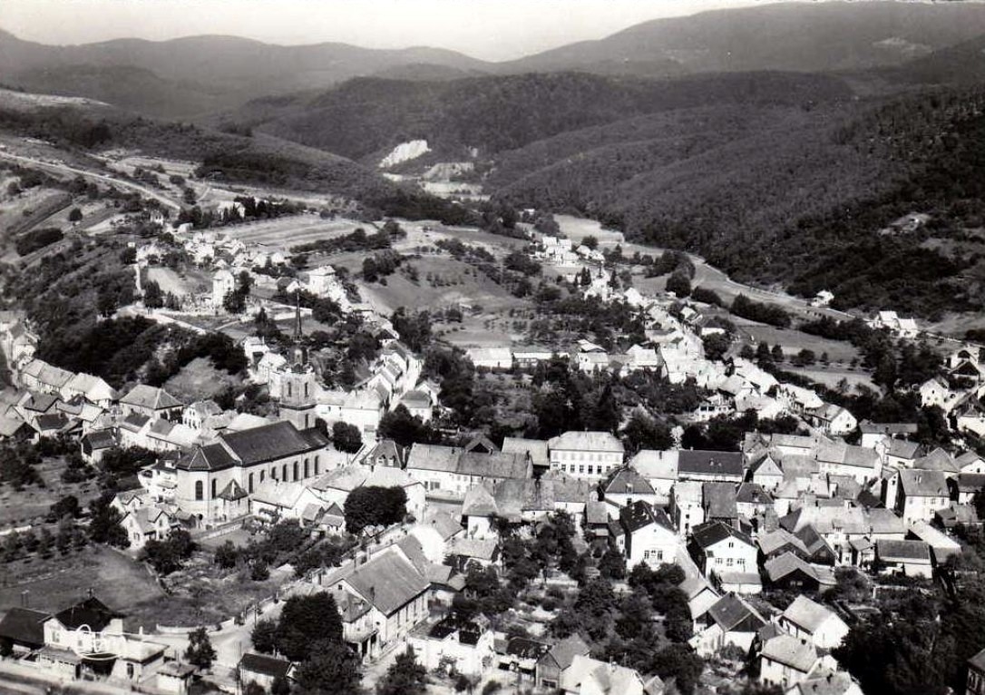 Photos et carte postales anciennes de Wisches Mairie de Wisches et sa